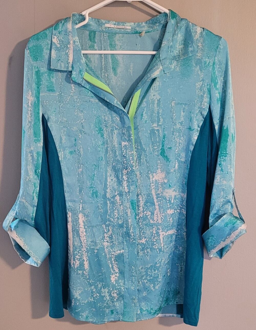 Women's full zip top size Medium by TAHARI